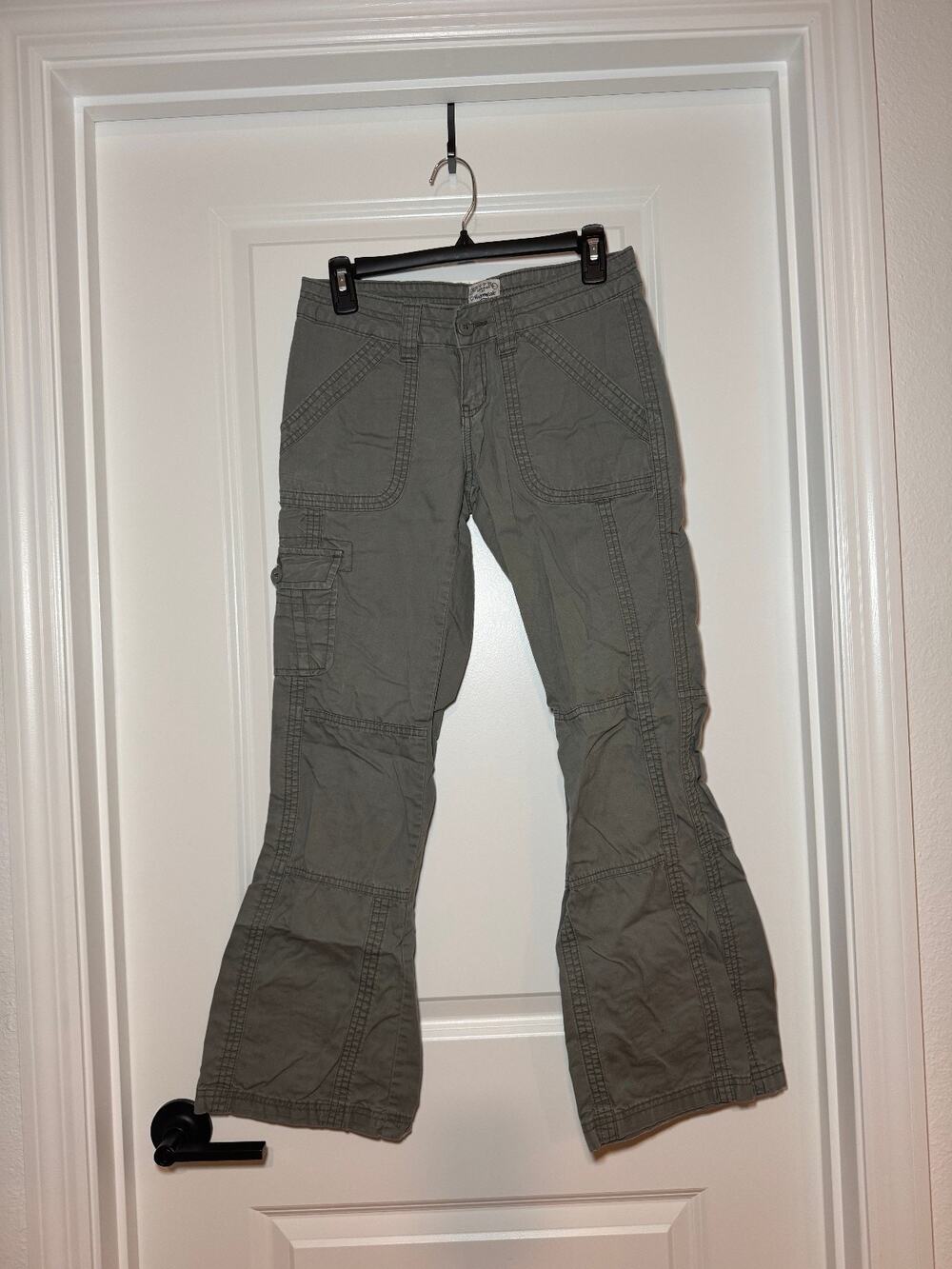 Aeropostale Low Rise Flare Cargo Pants Womens Size 1/2 S Green Utility Y2K